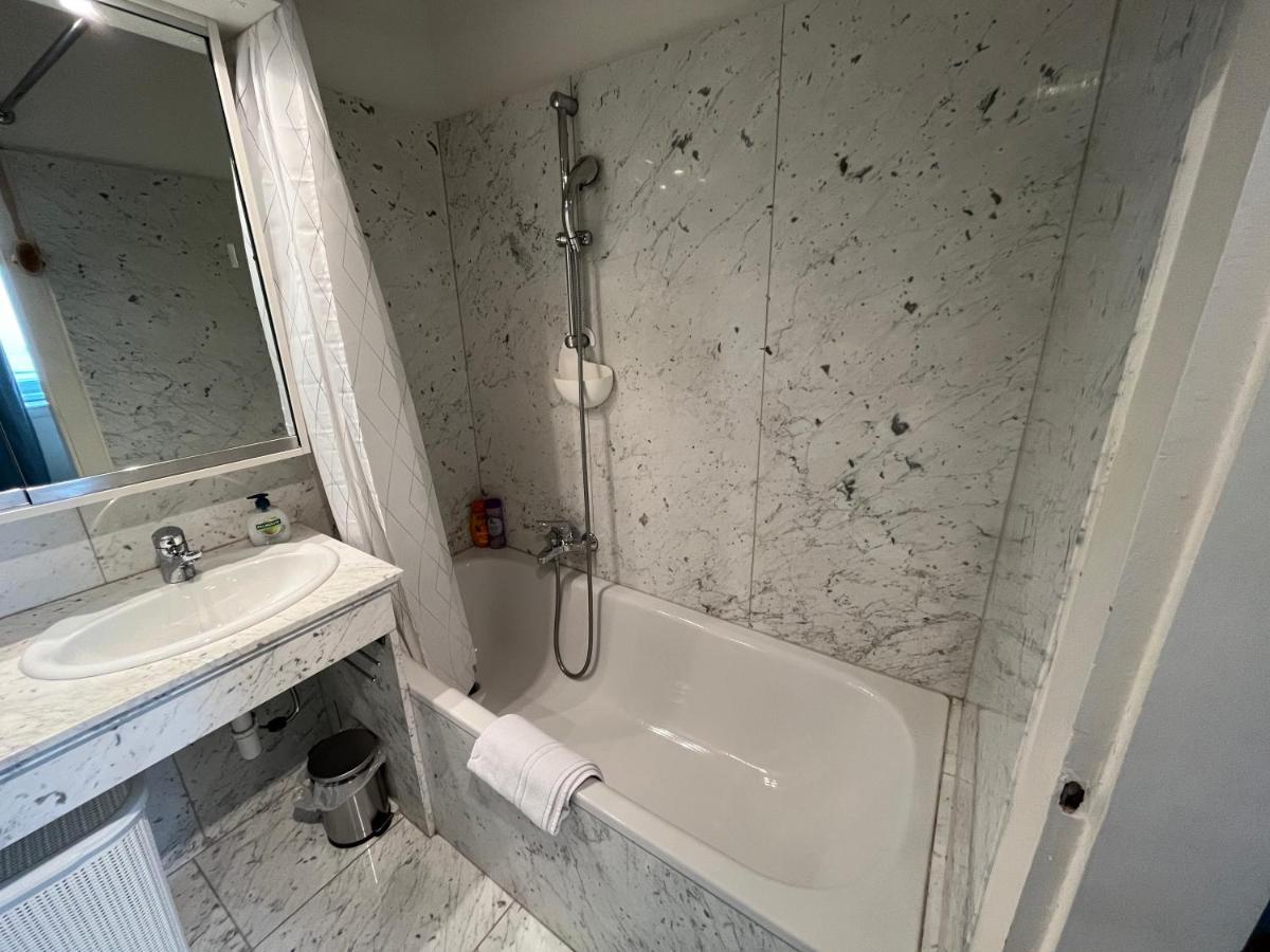 Stylish Apt Near Urania 1Br Lägenhet Wien Exteriör bild