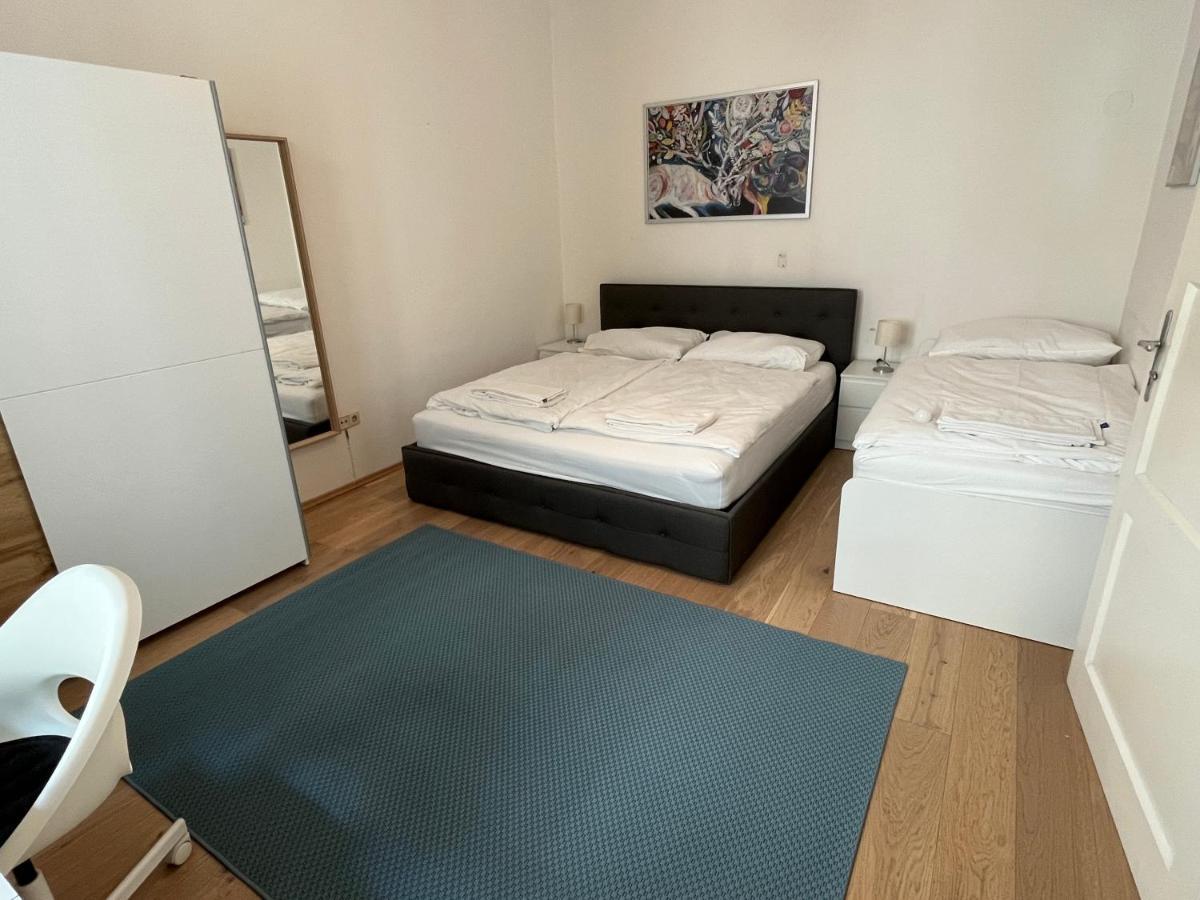 Stylish Apt Near Urania 1Br Lägenhet Wien Exteriör bild