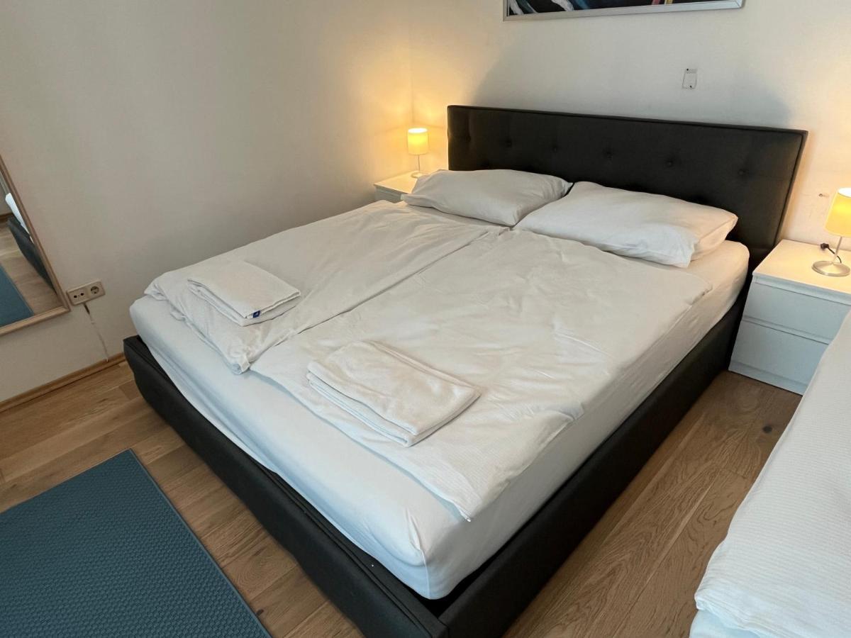 Stylish Apt Near Urania 1Br Lägenhet Wien Exteriör bild