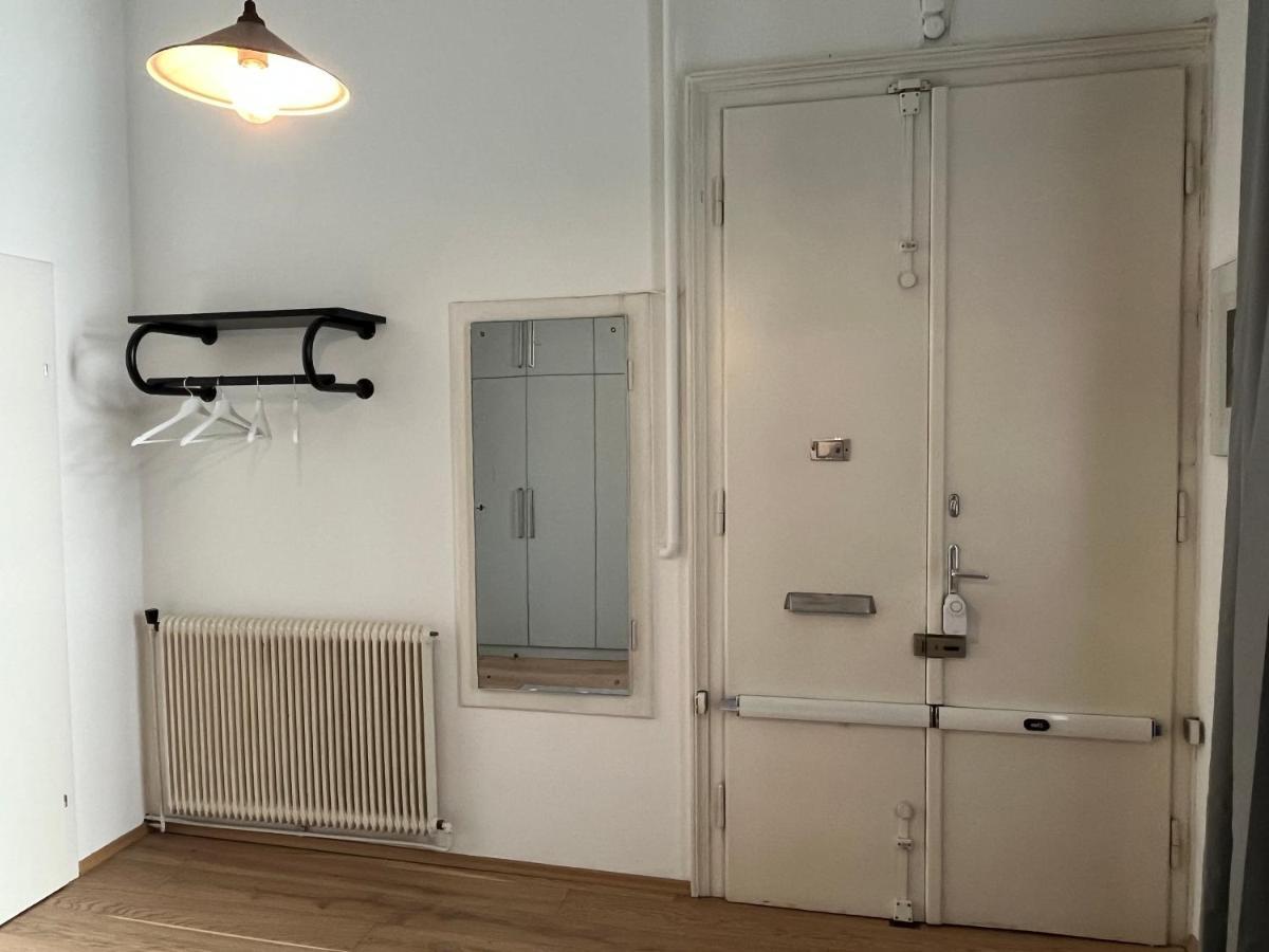 Stylish Apt Near Urania 1Br Lägenhet Wien Exteriör bild