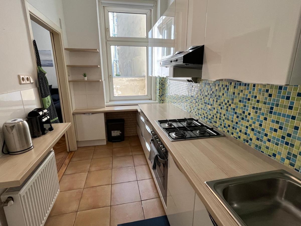 Stylish Apt Near Urania 1Br Lägenhet Wien Exteriör bild