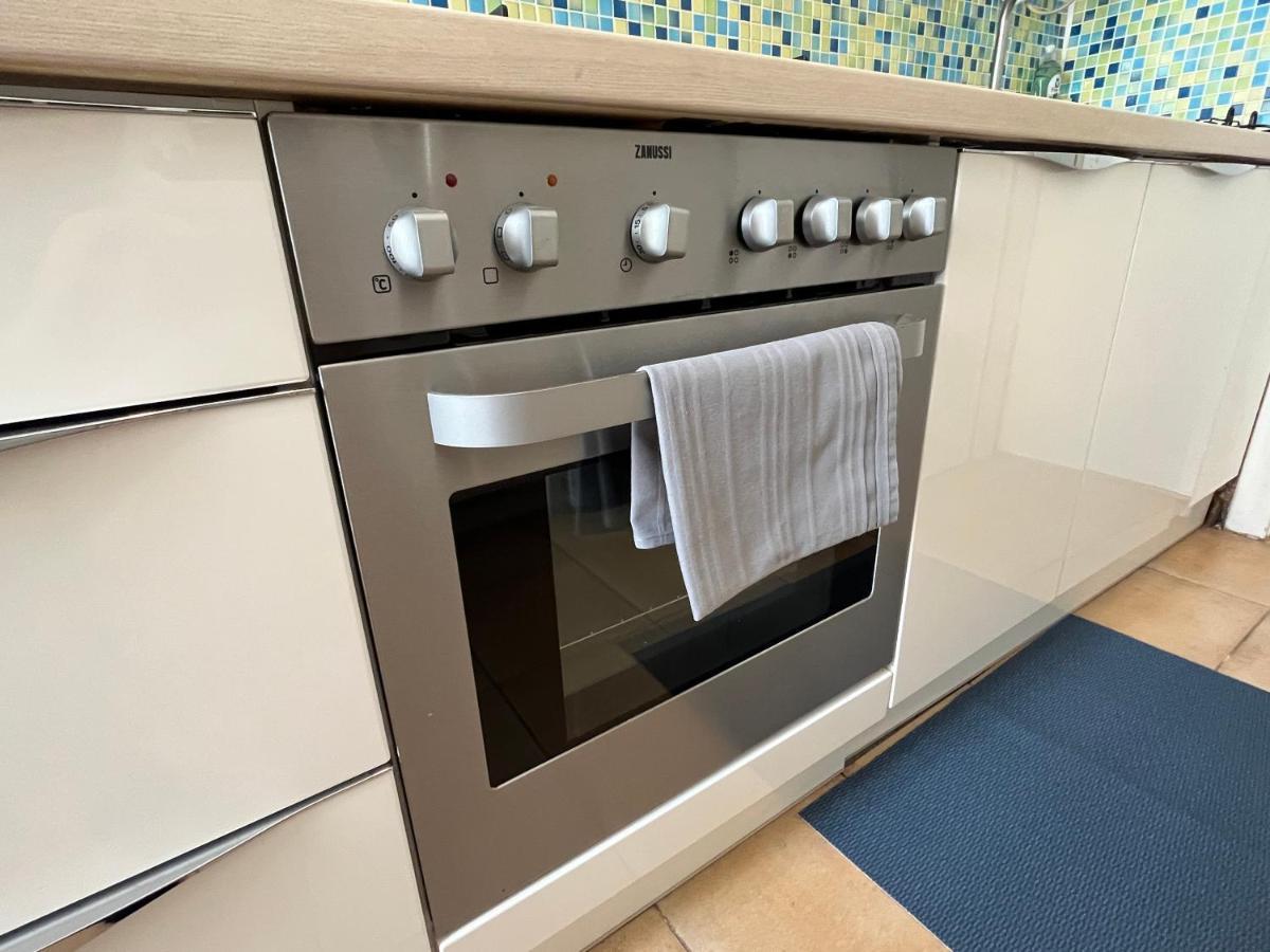 Stylish Apt Near Urania 1Br Lägenhet Wien Exteriör bild