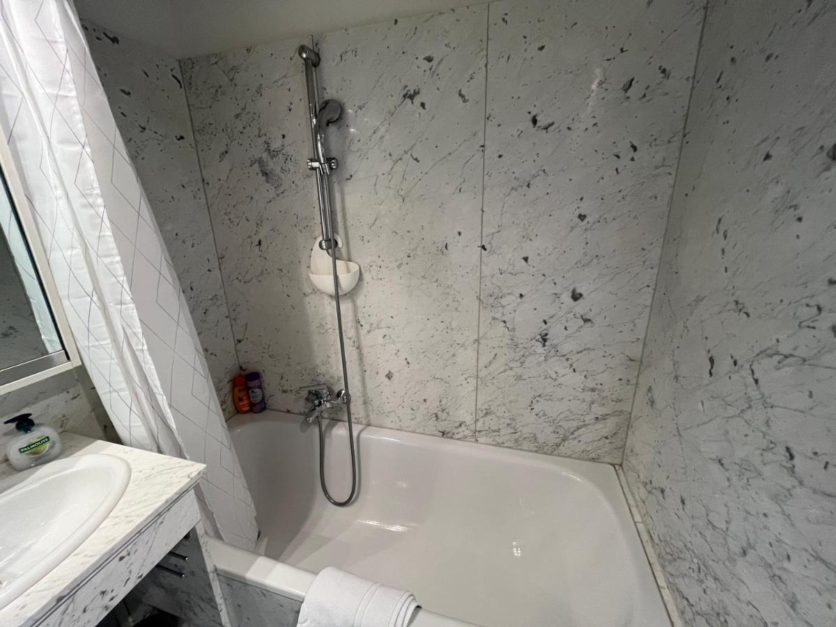 Stylish Apt Near Urania 1Br Lägenhet Wien Exteriör bild